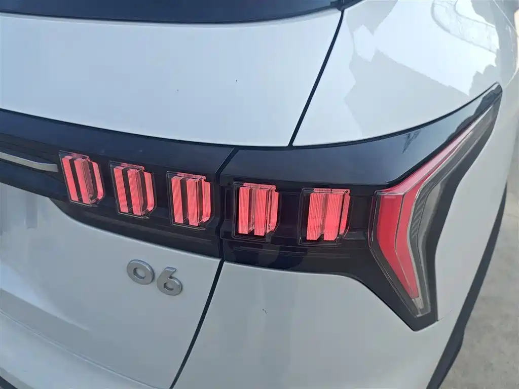 Lynk & Co 06 2023 Remix 1.5T Power Pro фото 8