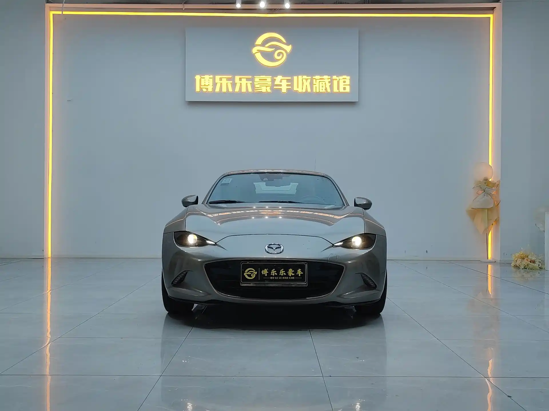 Фото 2 - Mazda MX-5