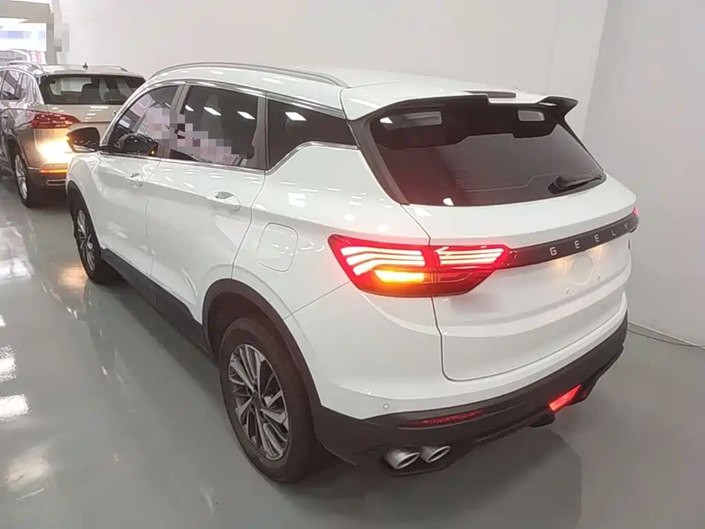 Фото 5 - Geely Binyue