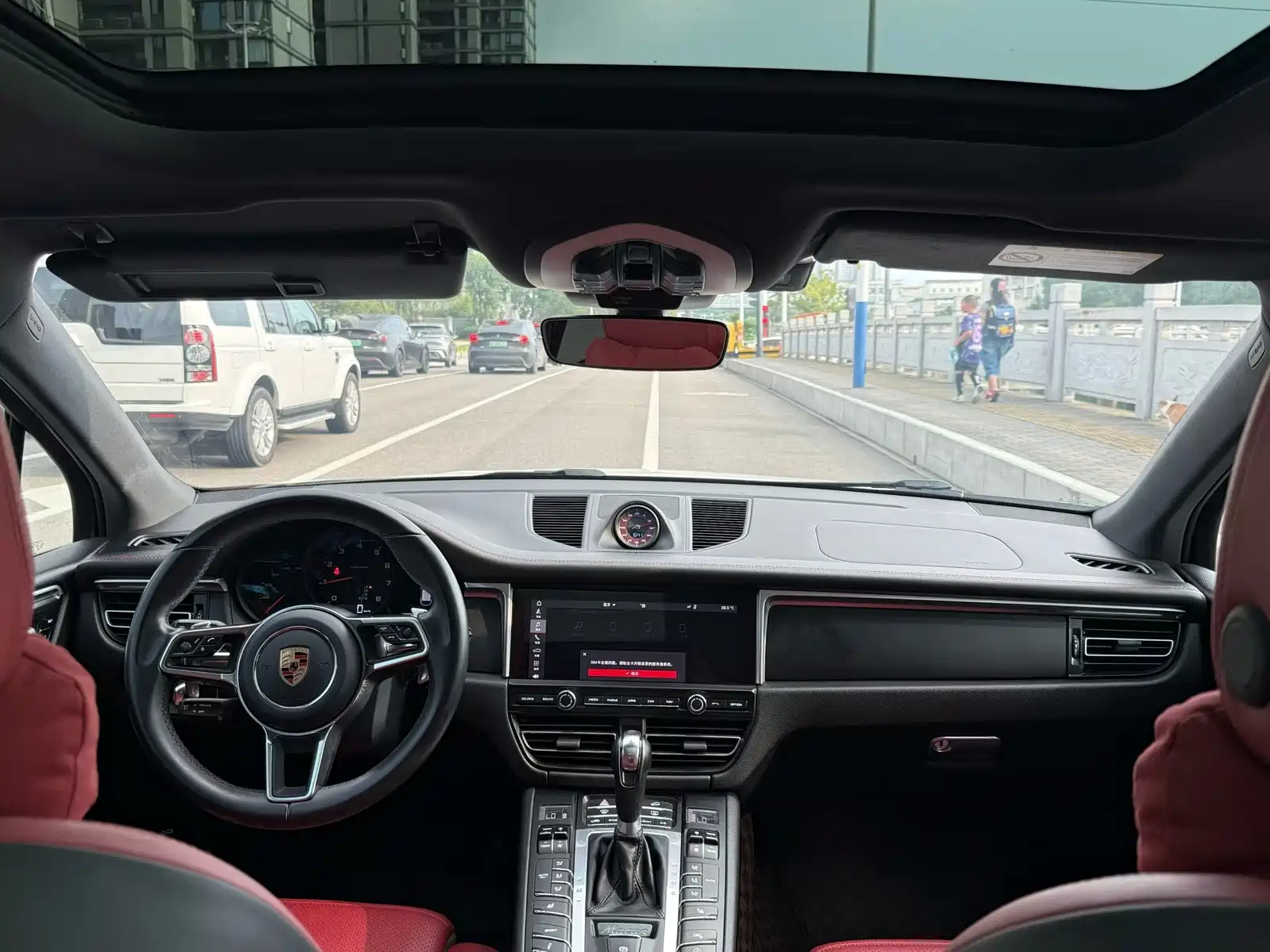 Photo 6 - Porsche Macan