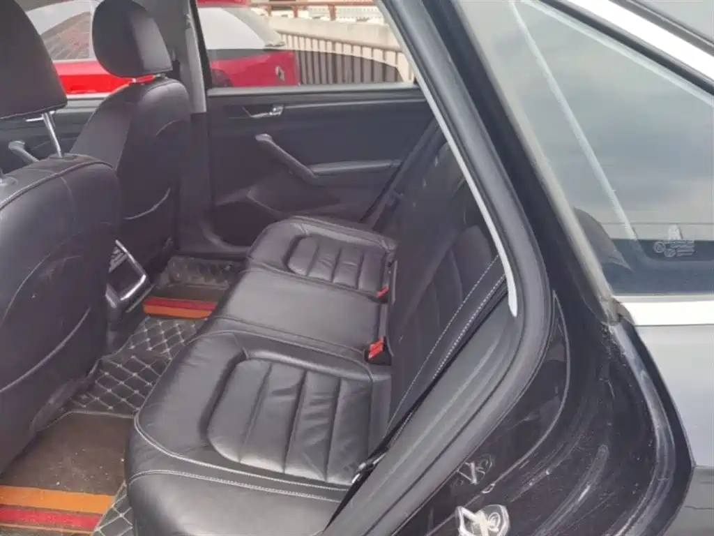 Volkswagen Passat 2015 1.8TSI DSG Elegance Edition фото 17