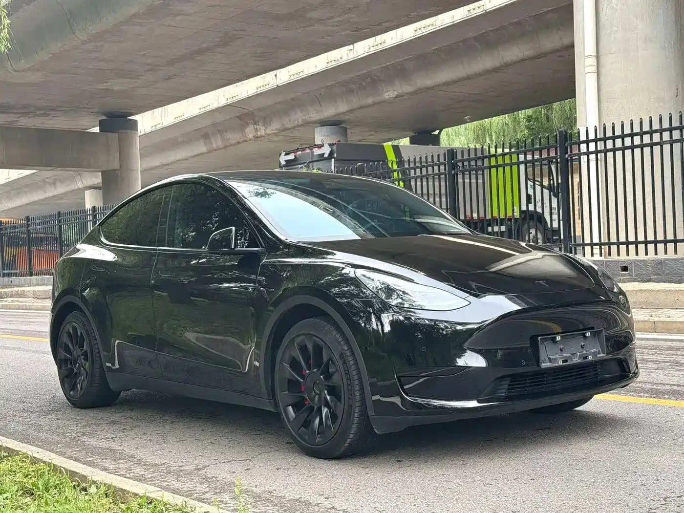 Фото 3 - Tesla Model Y