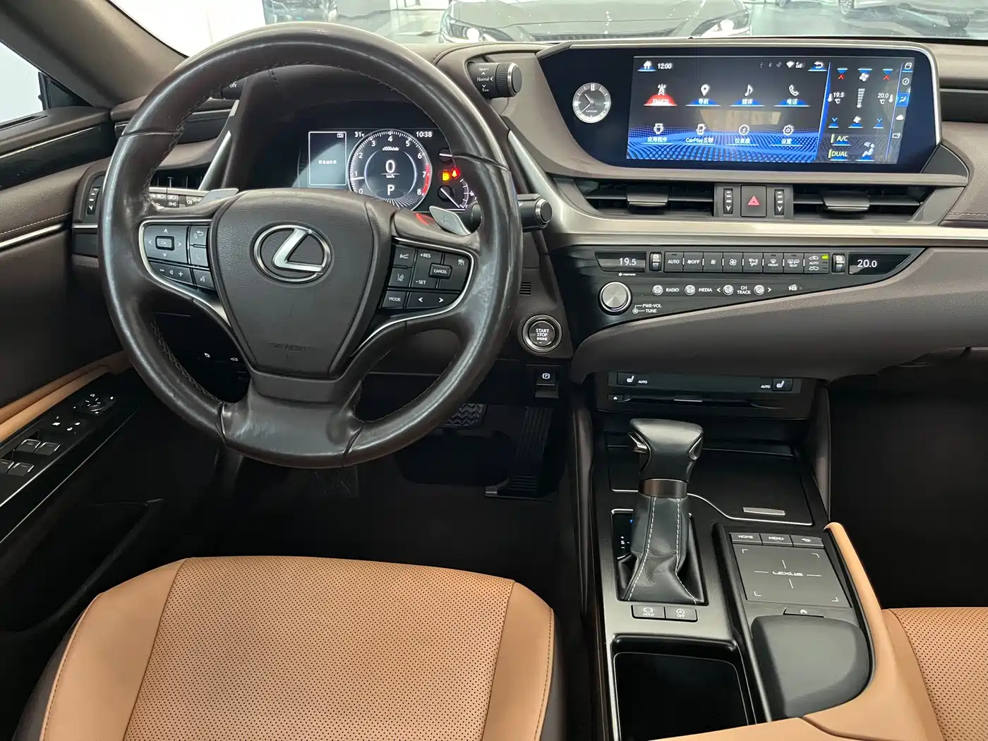 Фото 15 - Lexus ES