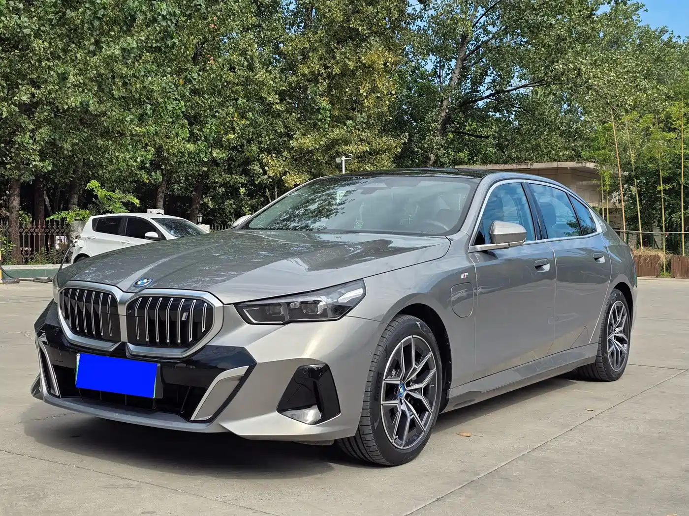 BMW i5 2024 2024 eDrive 35L Premium Model M Sport Package