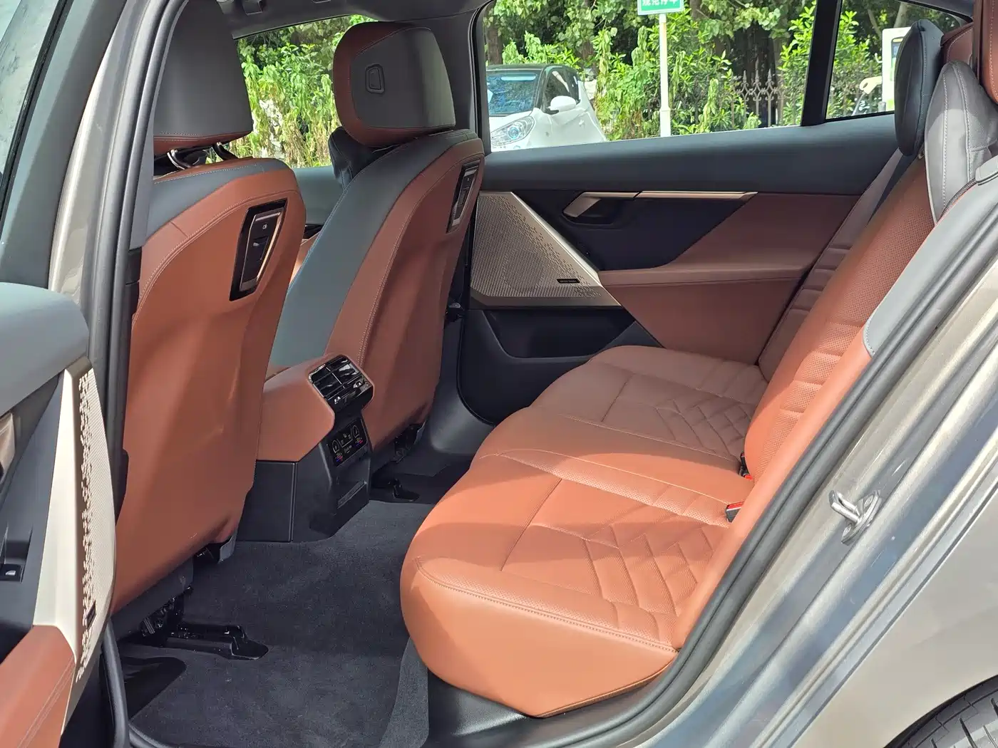 BMW i5 2024 2024 eDrive 35L Premium Model M Sport Package
