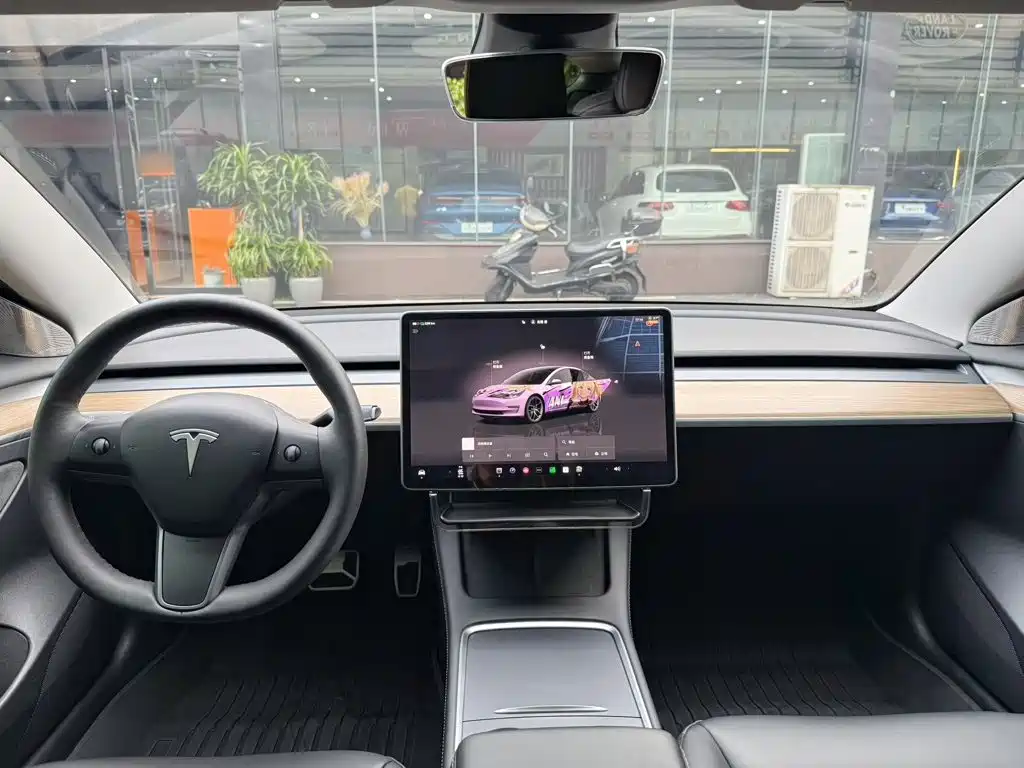 Фото 14 - Tesla Model 3