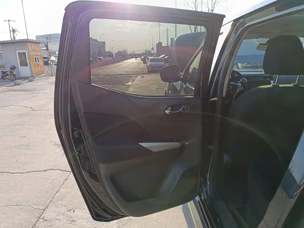 Nissan Navara 2019 2017 Model 2.5L Automatic 2WD Luxury QR25