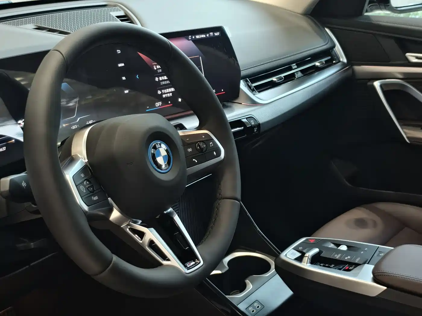 BMW iX1 2025 eDrive25L M Sport Package фото 10