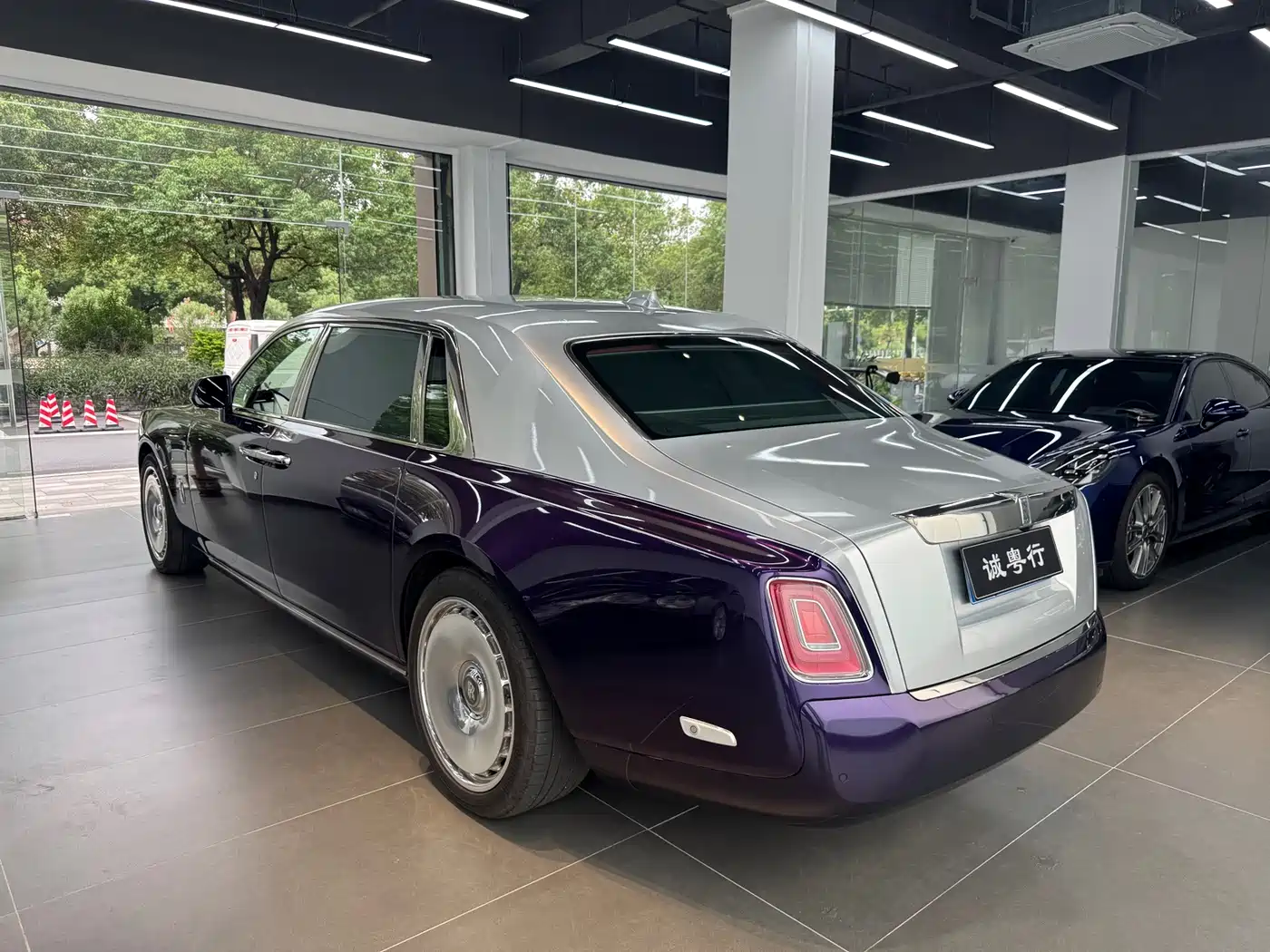 Rolls-Royce Phantom 2021 2021 Fabric Burn Collector's Edition