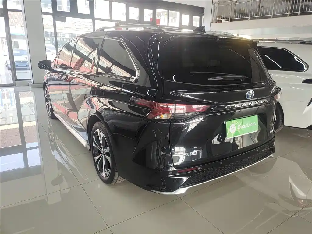 Toyota Granvia 2023 2.5L Hybrid Prestige PLUS Edition фото 5