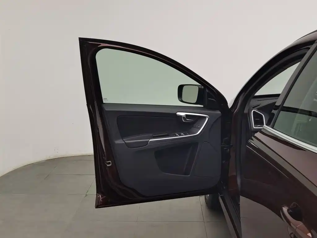 Photo 8 - Volvo XC60