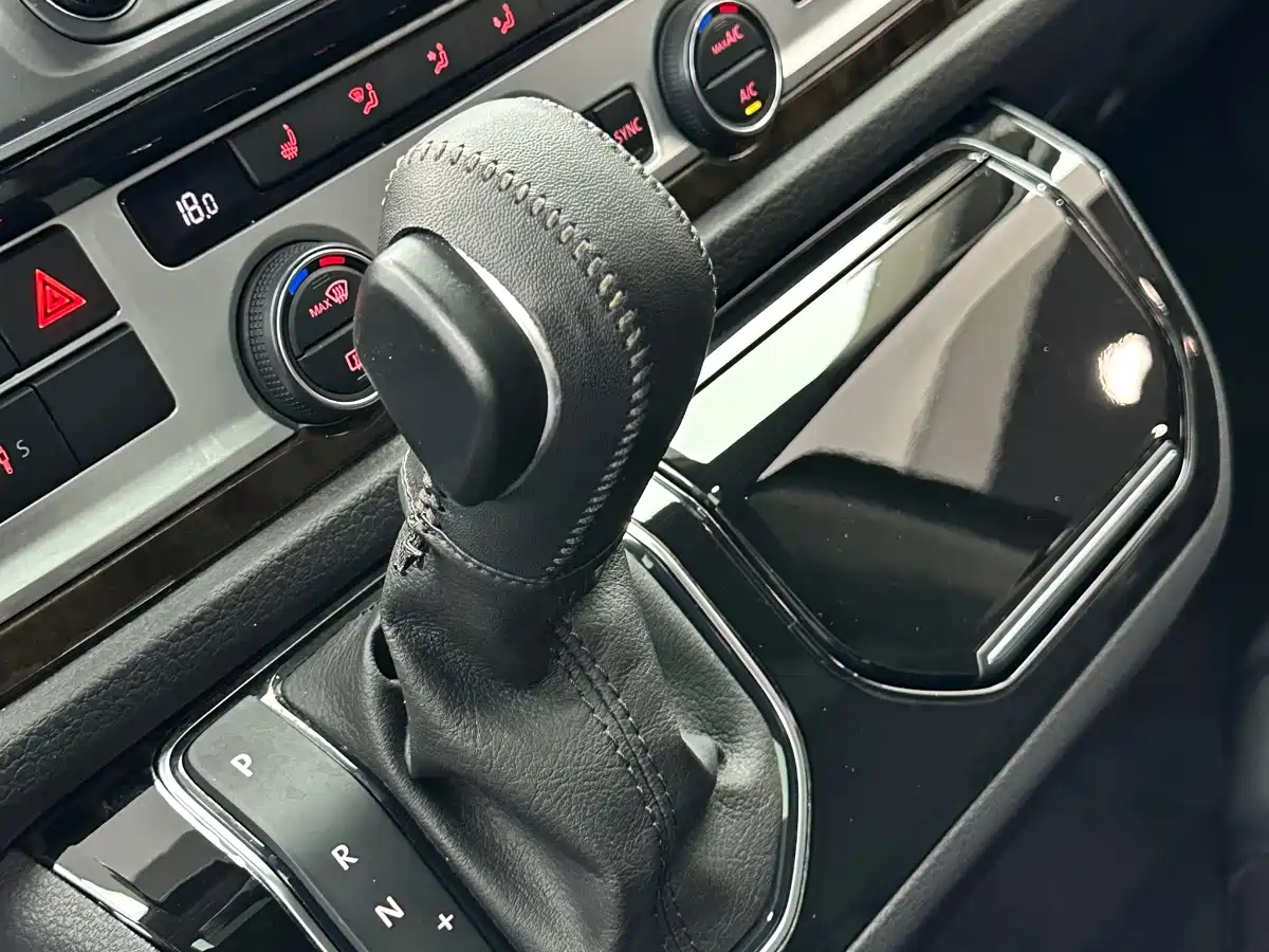 Volkswagen Multivan 2019 2019 2.0TSI 4WD Premium 7-seater