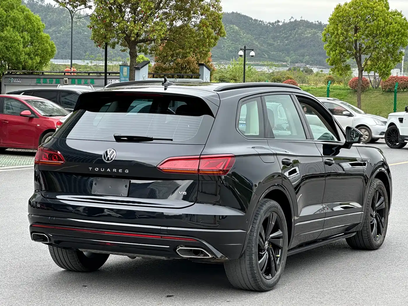 VOLKSWAGEN TOUAREG