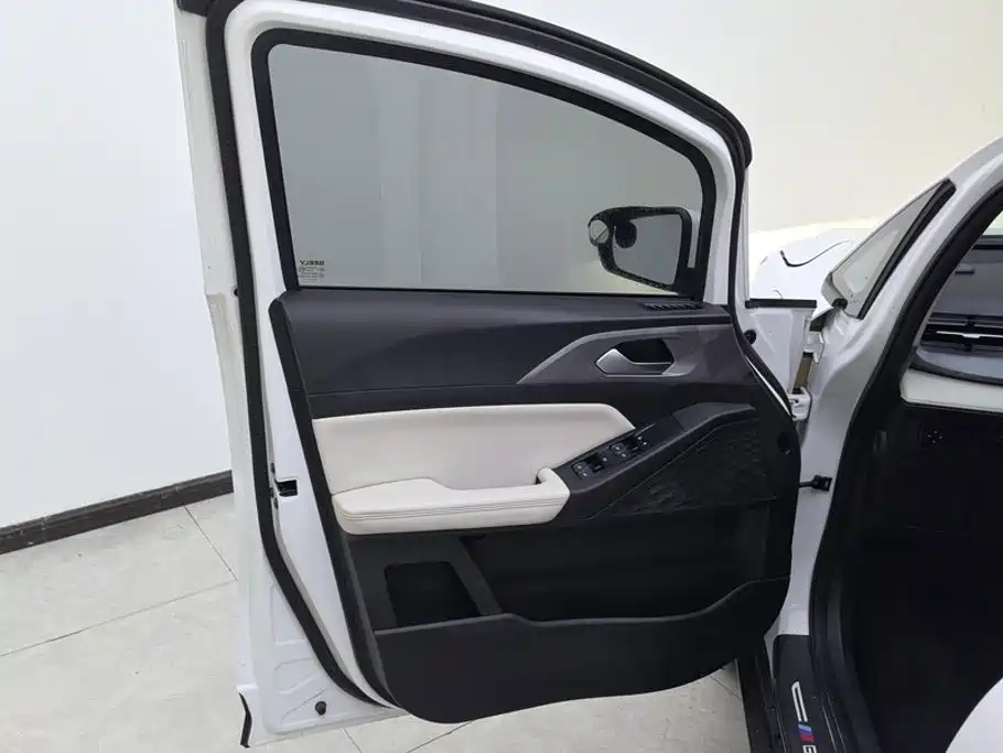 Фото 7 - Geely Geometry E Firefly
