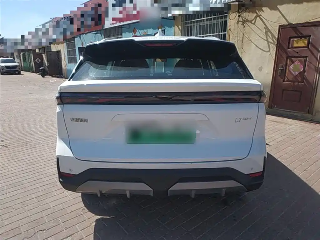 Geely Galaxy Galaxy L7 2025 EM-i 115km Explorer+ Edition фото 6