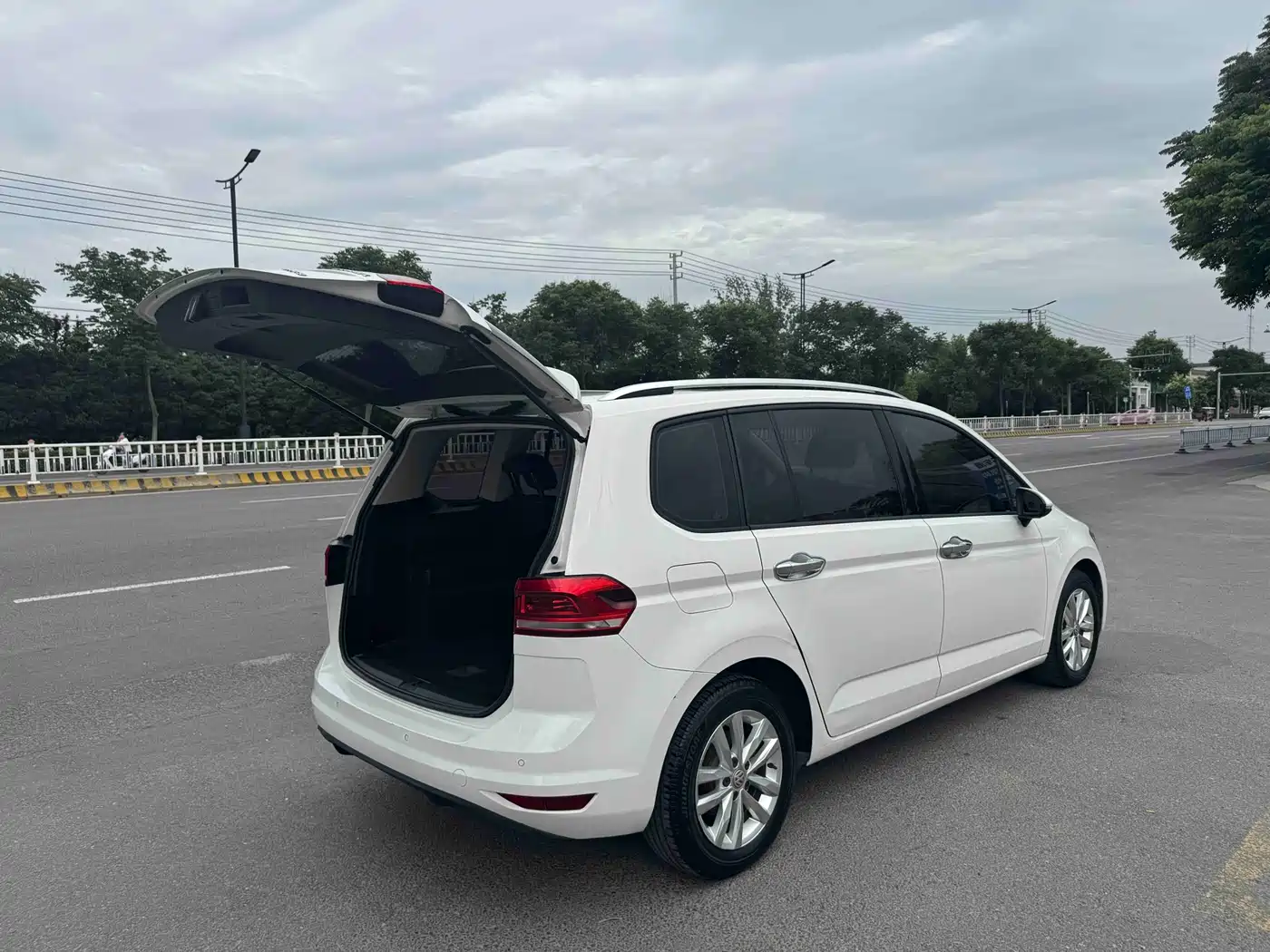 Volkswagen Touran 2016 Touran L 280TSI DSG Elegance фото 19