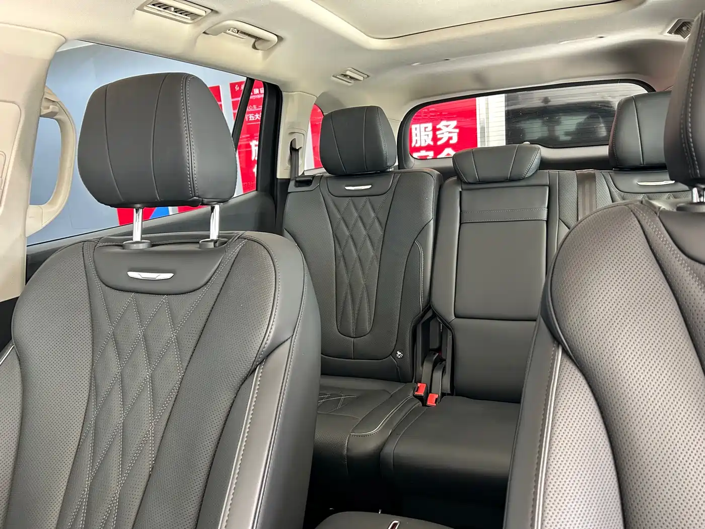 Hongqi HS7 PHEV 2024 2.0T PHEV AWD Qichang Edition 7-seater фото 8