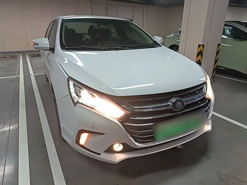 BYD Qin New Energy 2018 1.5T Smart Premium фото 4