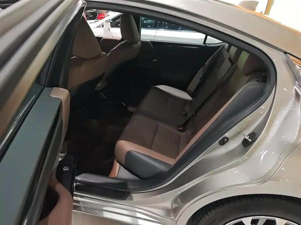 Lexus ES 2022 200 Excellence Edition фото 14