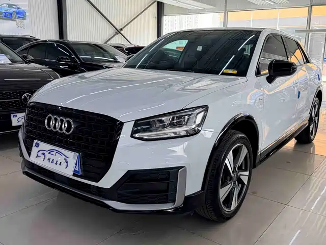 Audi Q2L 35 TFSI, Стиль Драйв