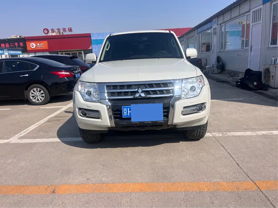 Mitsubishi Pajero (Import) 2016 3.0L Automatic Standard (China V) фото 2