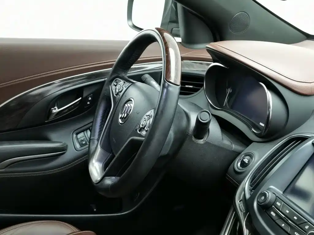 Фото 22 - Buick LaCrosse