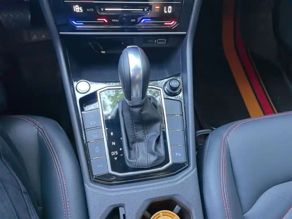 Volkswagen Lavida 2024 Model 300TSI DSG Starlight Leading Edition фото 14