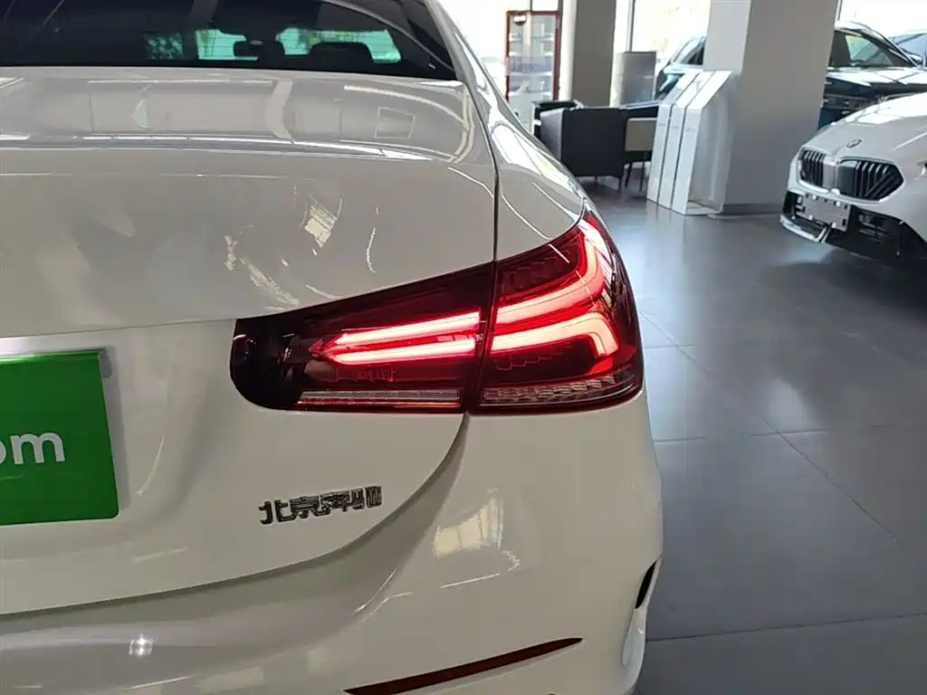 Mercedes-Benz A-Class 2021 A 200 L Sport Sedan Fashion Edition фото 8
