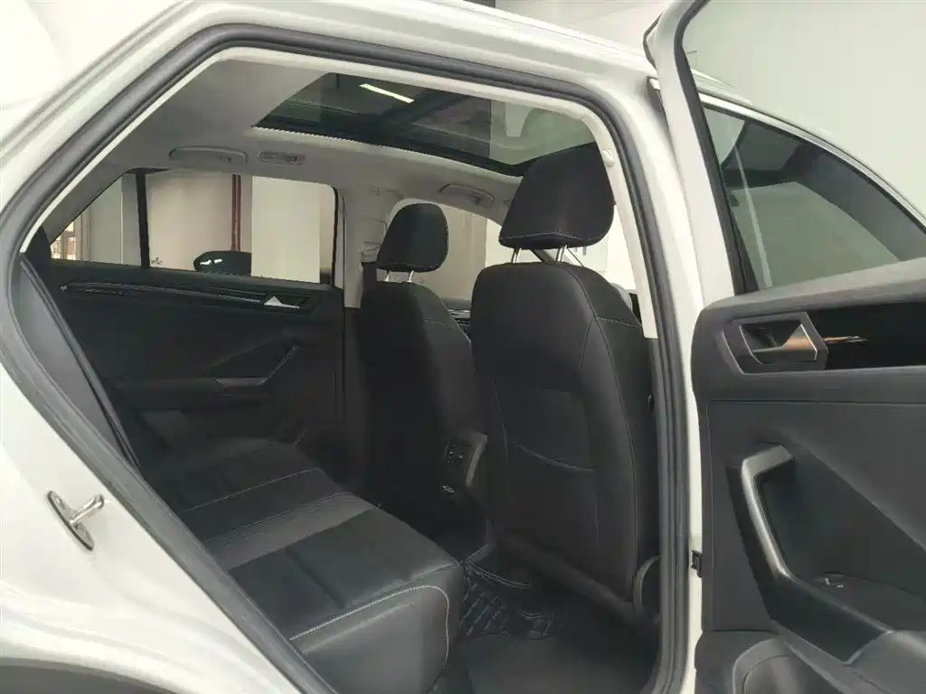 VOLKSWAGEN T ROC EXPLORING SONGS