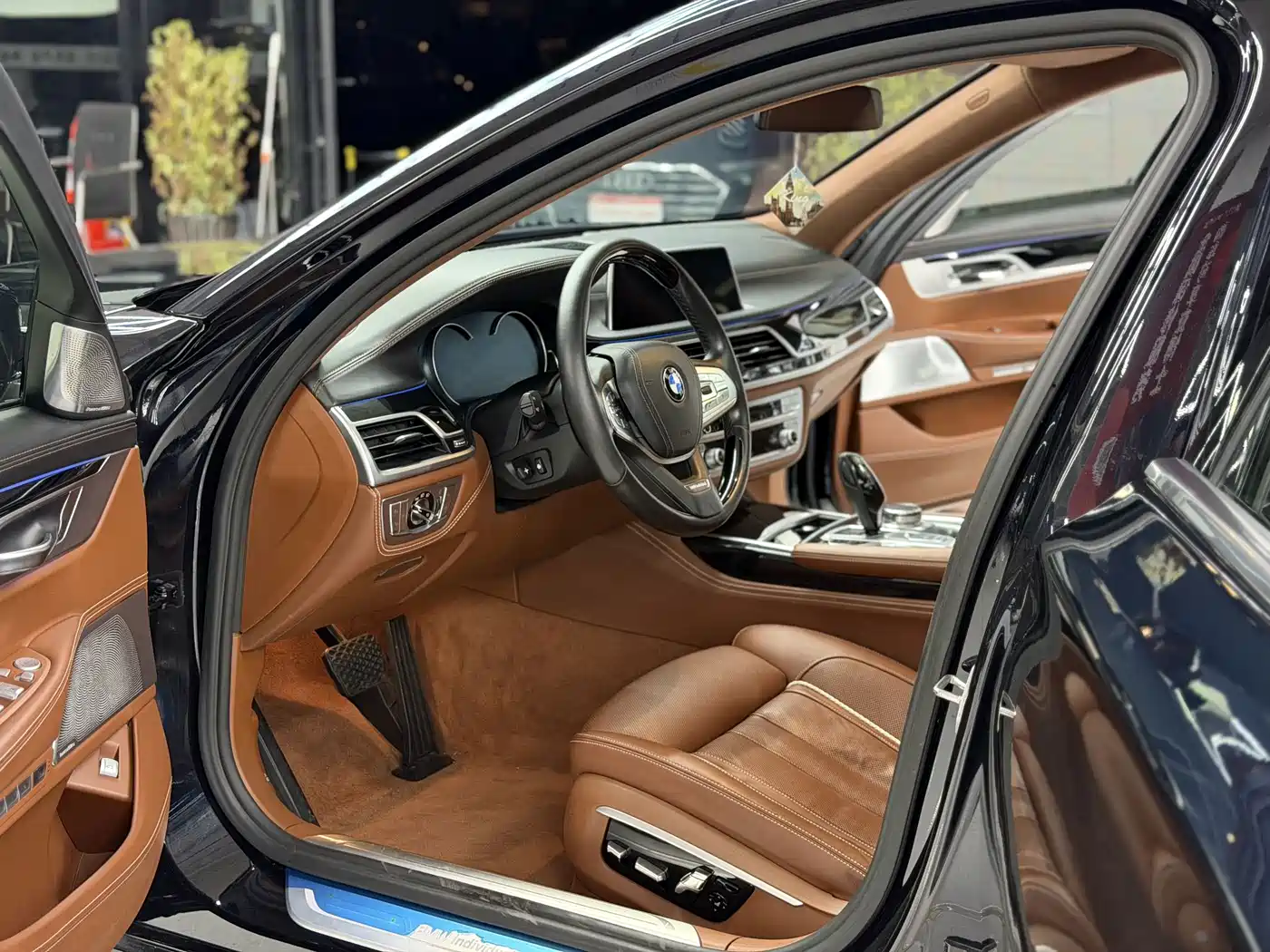 Photo 9 - BMW 7 Series