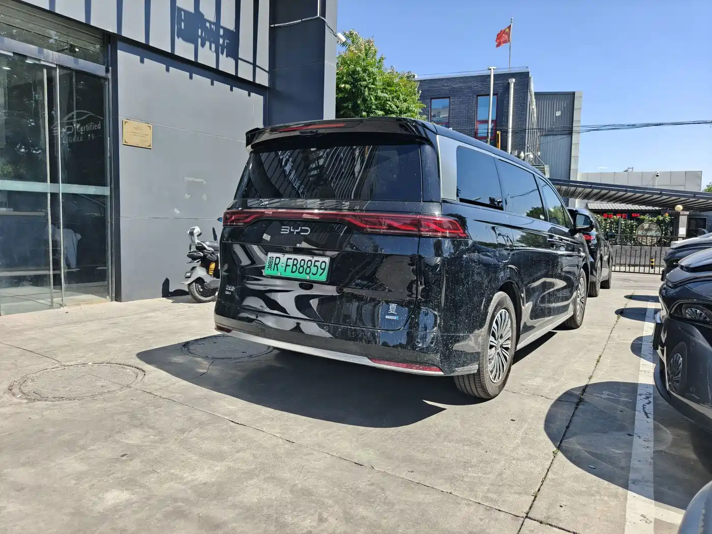 BYD Xia 2025 DM-i 1.5T 180km Surpass Edition фото 17