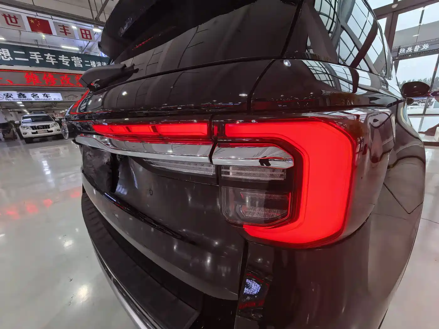 Photo 29 - Ford Explorer