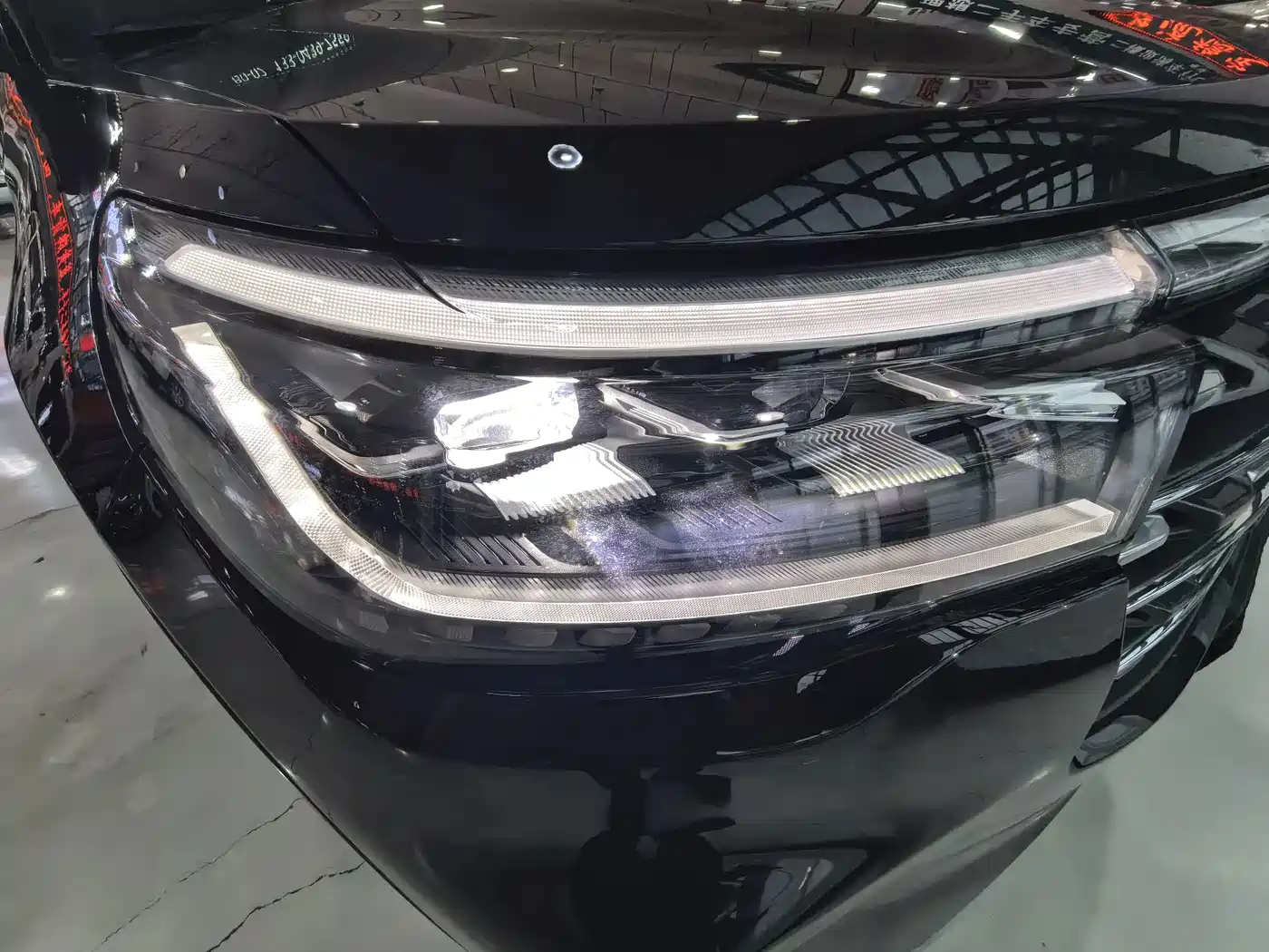 Photo 30 - Ford Explorer