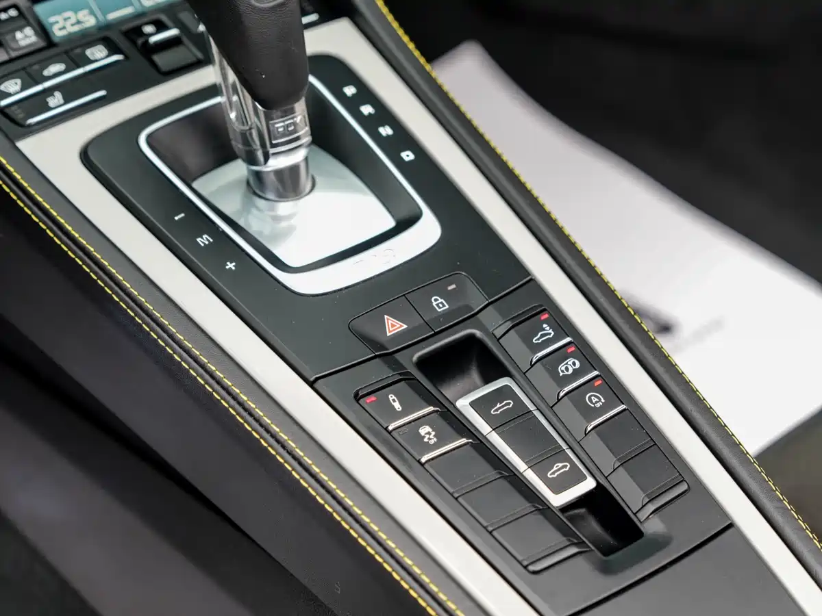 Porsche 718 2022 Spyder 2.0T фото 9