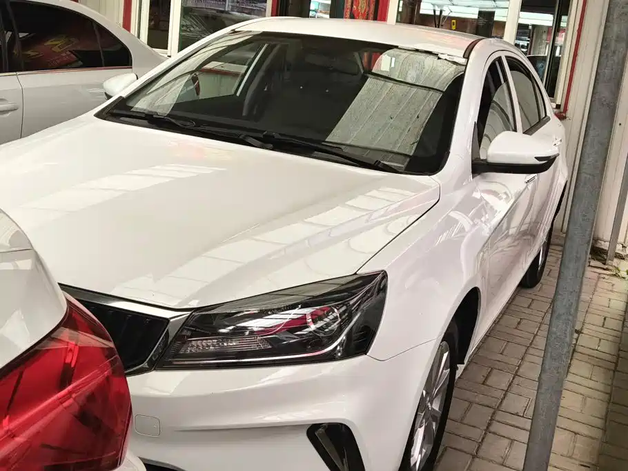 Фото 2 - Geely Emgrand