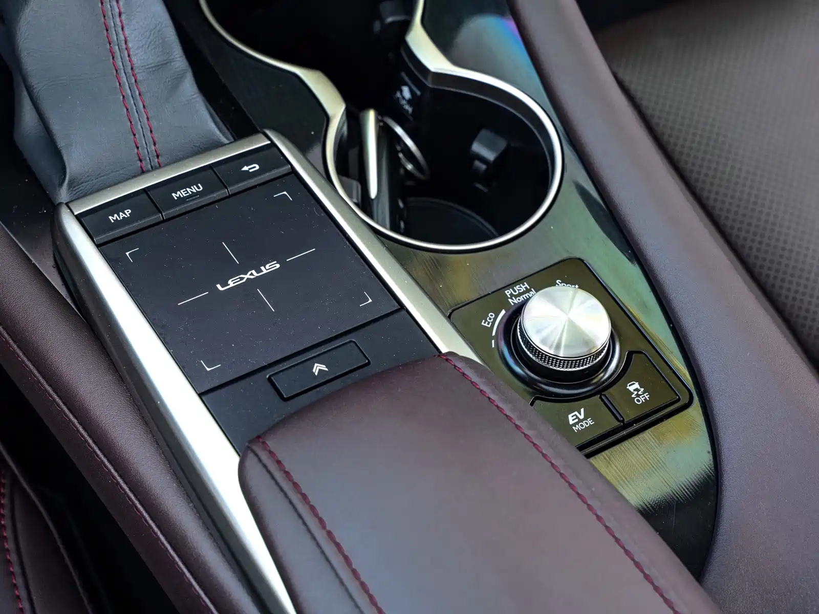 Фото 20 - Lexus RX