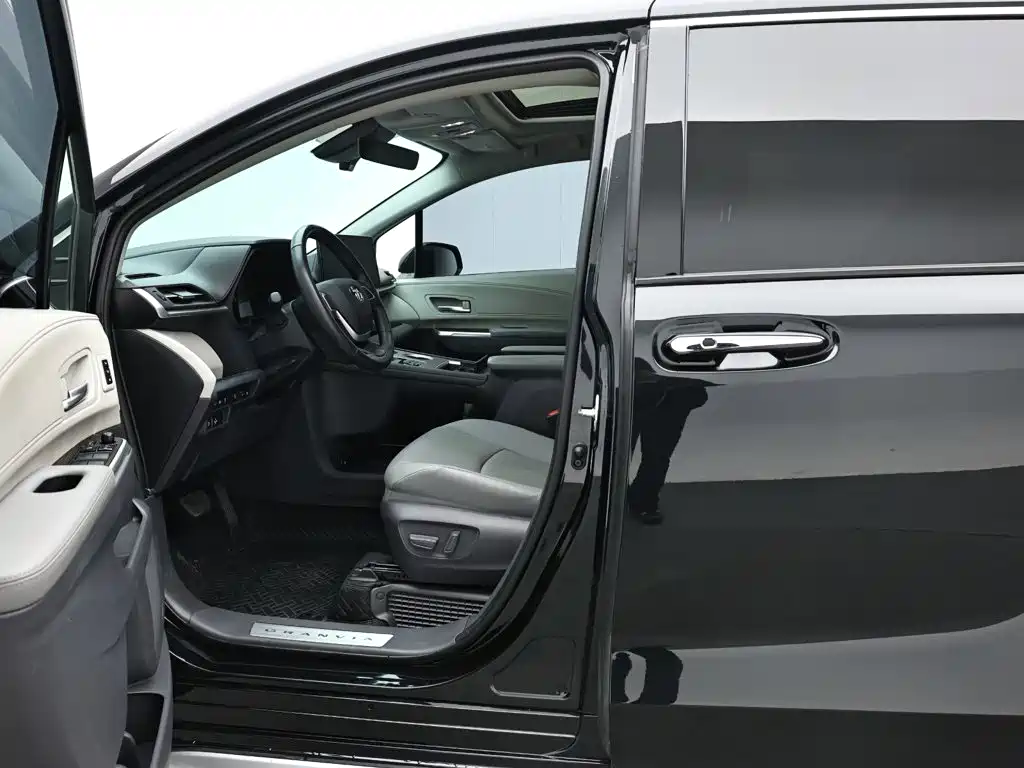 Toyota Granvia 2024 2023 2.5L Hybrid Prestige PLUS Edition