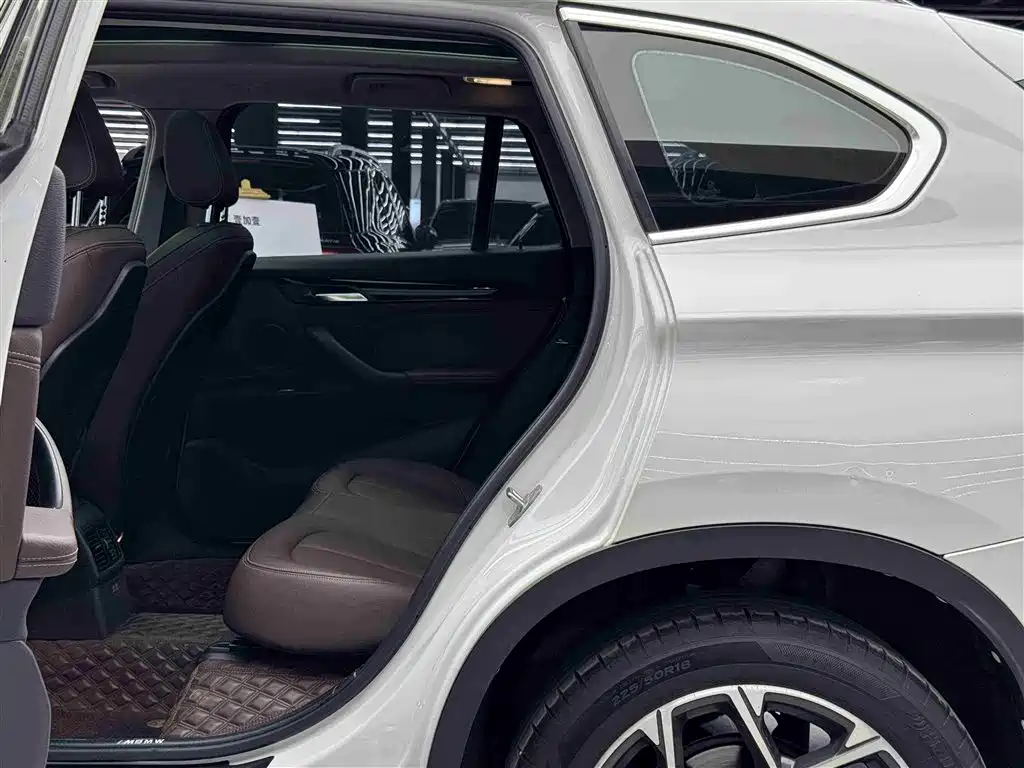 BMW X1 2020 sDrive25Li Leading Model фото 7