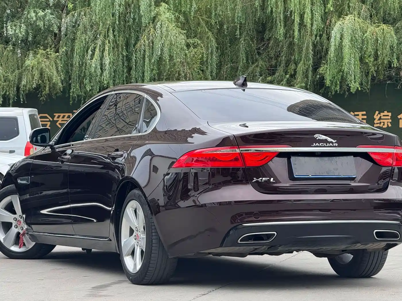 Photo 7 - Jaguar XFL