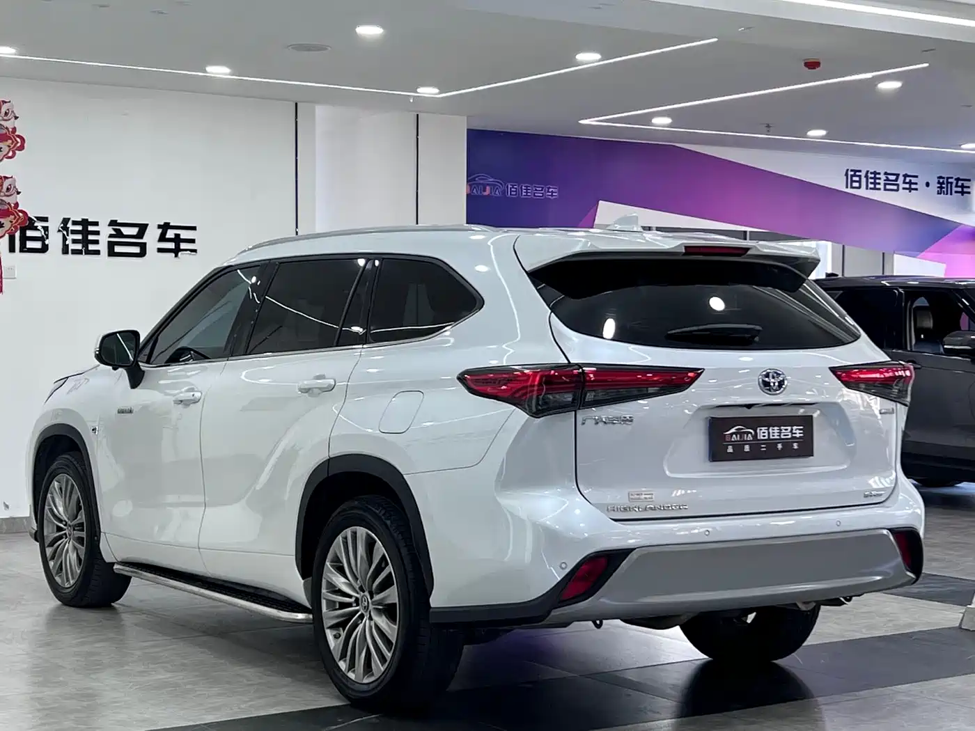 Toyota Highlander 2022 Model Dual Engine 2.5L 4WD Premium Edition 7-Seater фото 7