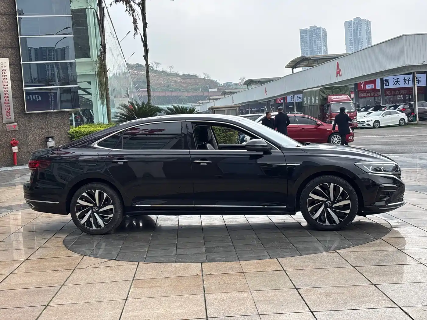 Volkswagen Passat 2023 330TSI Luxury Edition фото 4