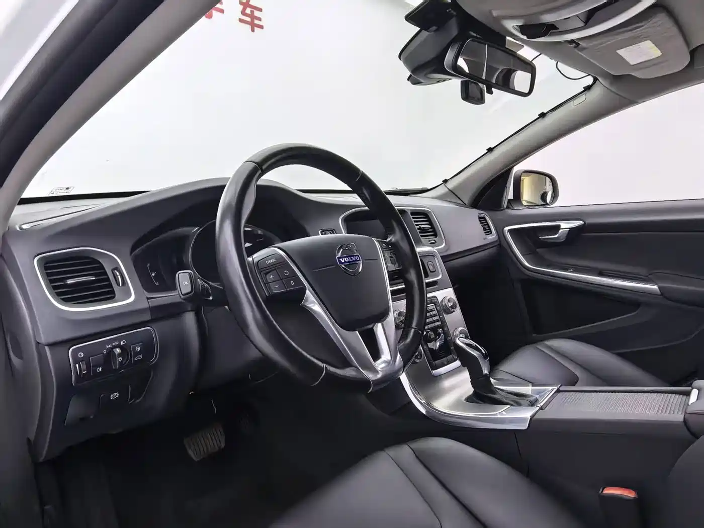 Фото 15 - Volvo S60