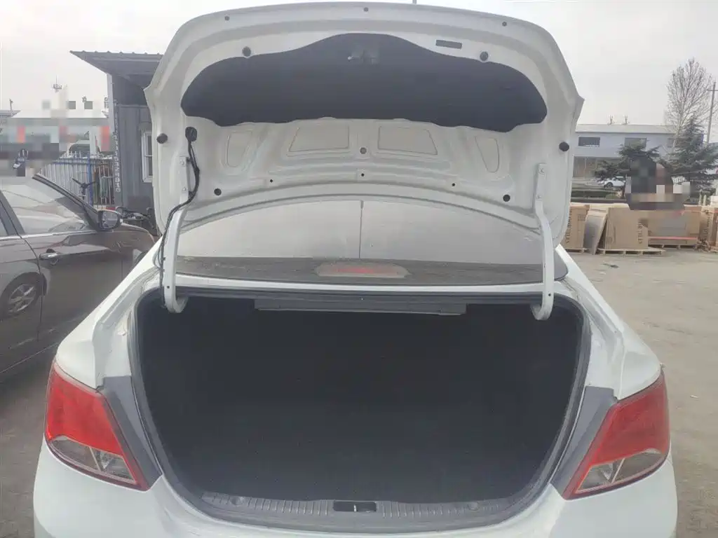 Hyundai Verna 2014 1.4L Automatic Smart GLS фото 19