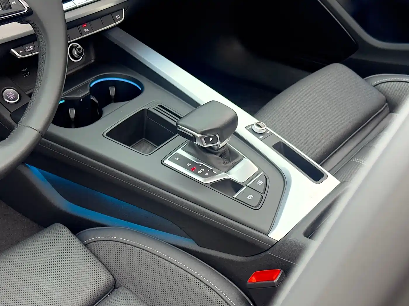 Фото 17 - Audi A4L