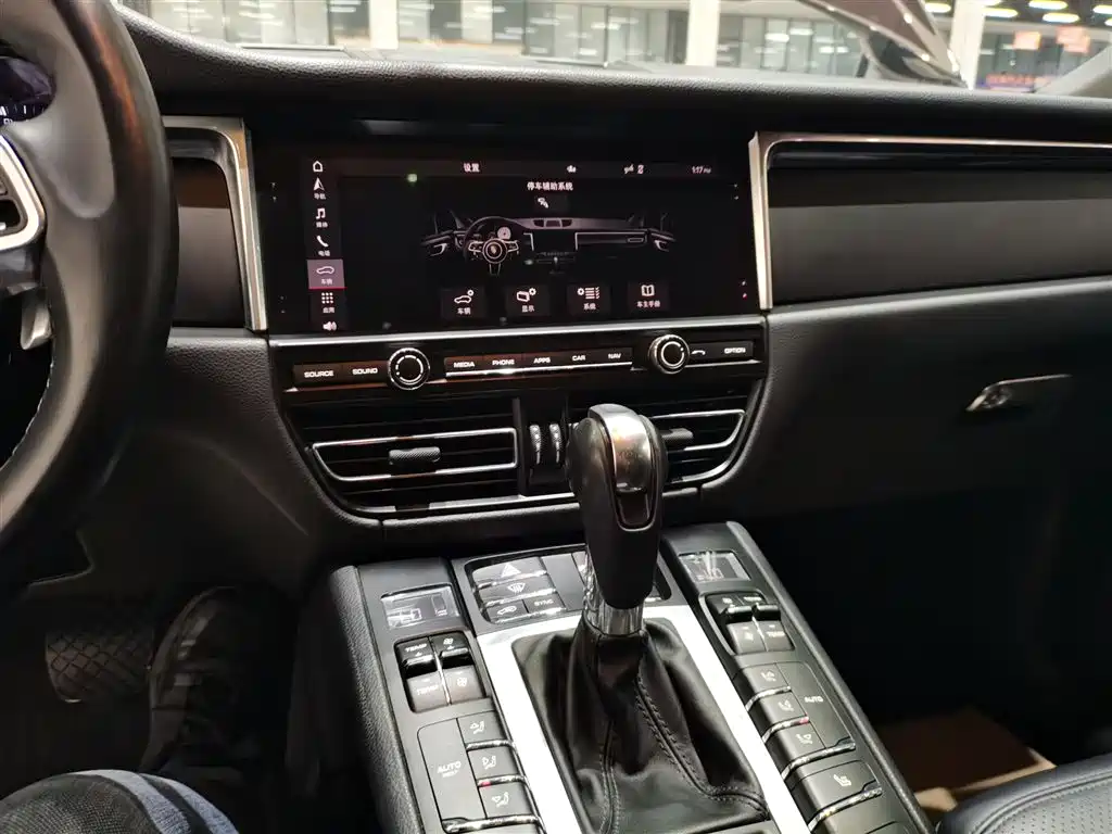 Porsche Macan 2020 Macan 2.0T фото 13