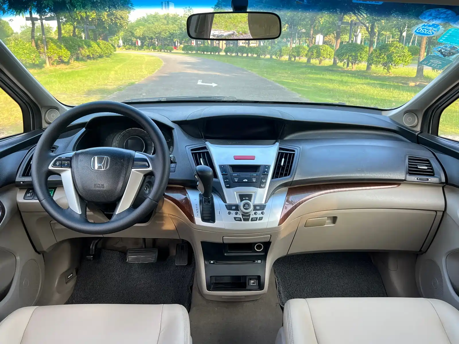 Photo 12 - Honda Odyssey
