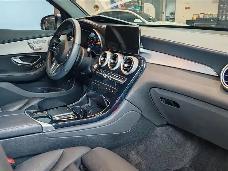 Mercedes-Benz GLC 2022 Model GLC 260 L 4MATIC Dynamic Edition фото 11
