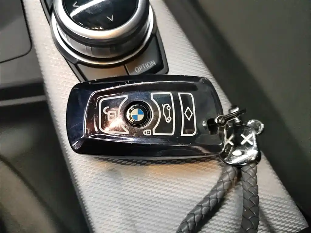 BMW 3 Series GT 2018 320i M Sport фото 12