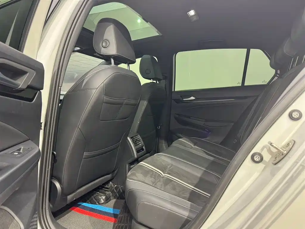 Volkswagen Golf 2021 280TSI DSG R-Line фото 8