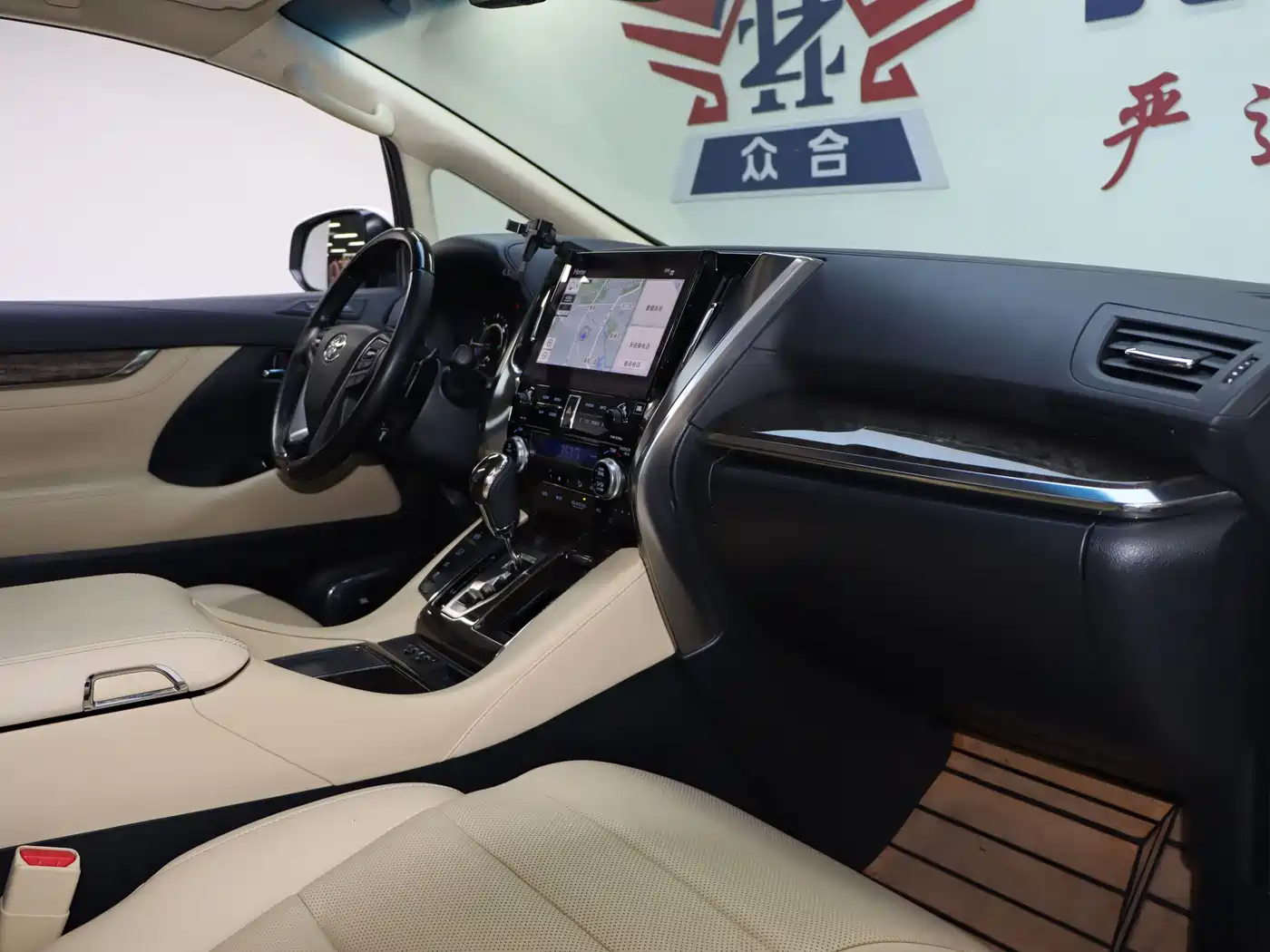 Toyota Vellfire 2021 Crown Hybrid 2.5L HV Premium Edition фото 12